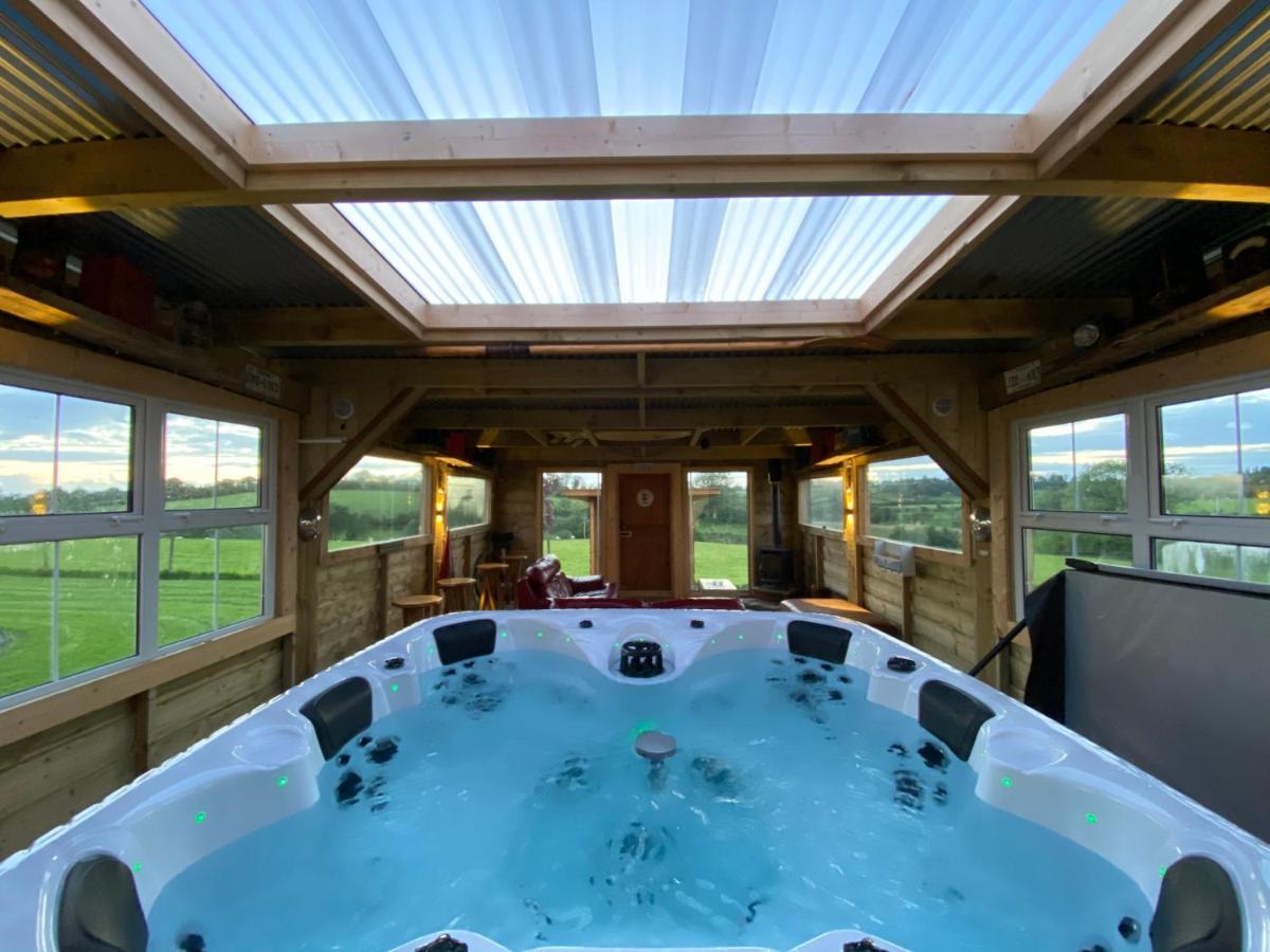 Sleeps 12 Hot Tub Sauna Cinema Pets Welcome Енніскіллен Екстер'єр фото