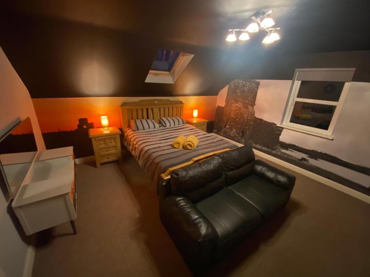 Sleeps 12 Hot Tub Sauna Cinema Pets Welcome Енніскіллен Екстер'єр фото