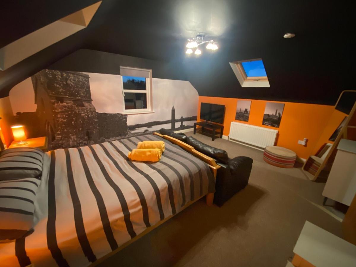Sleeps 12 Hot Tub Sauna Cinema Pets Welcome Енніскіллен Екстер'єр фото